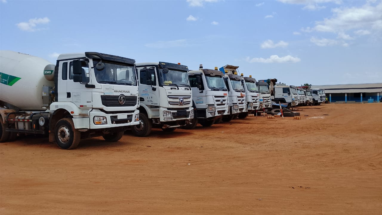 Flotte de camions et engins de L'ALTERNATIVE-BTP SA