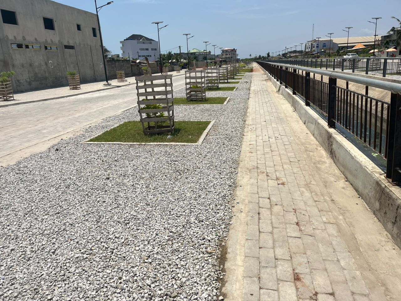 Promenade paysagère le long du canal
